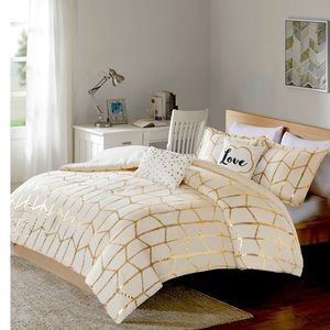 Reina Reversible 5 Piece Quilted California King Coverlet Set Includes 2 Pillows